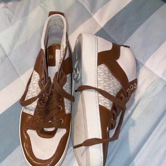 Shoes - Picture 3 of 3